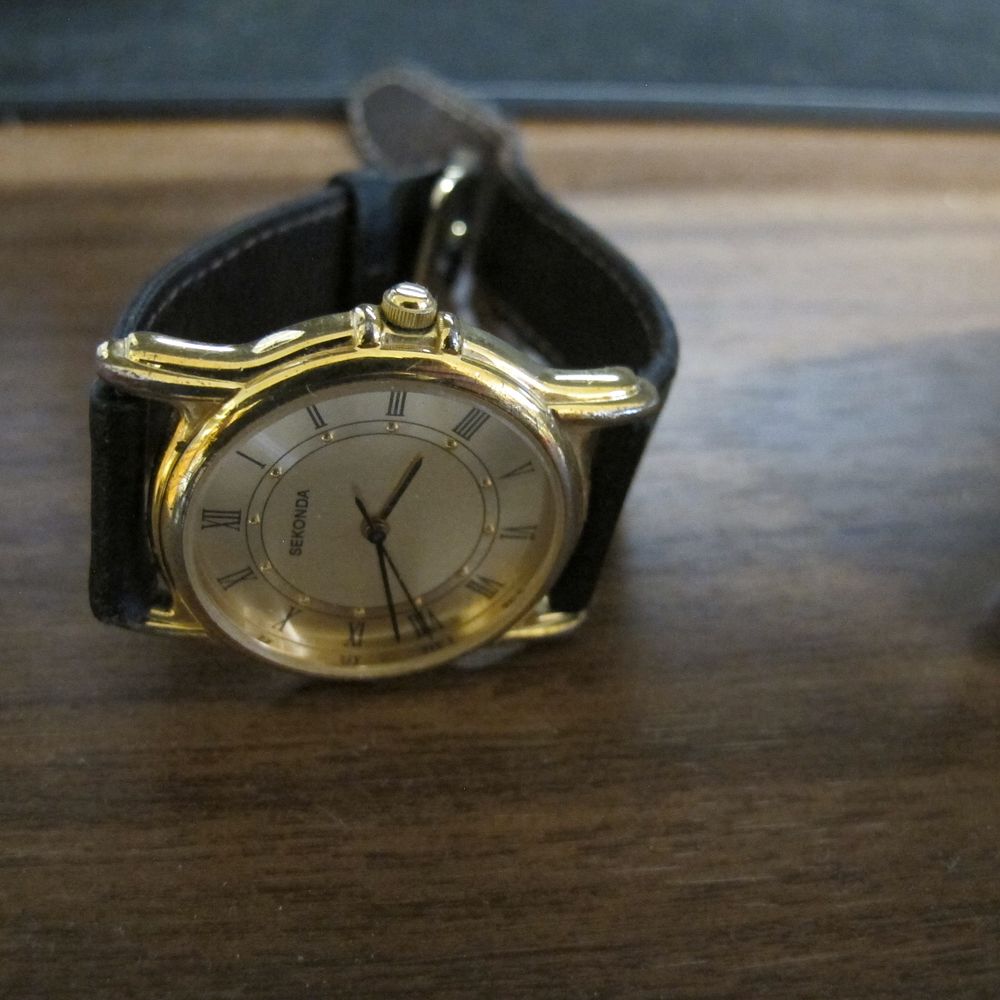 Lot 304: Sekonda watch