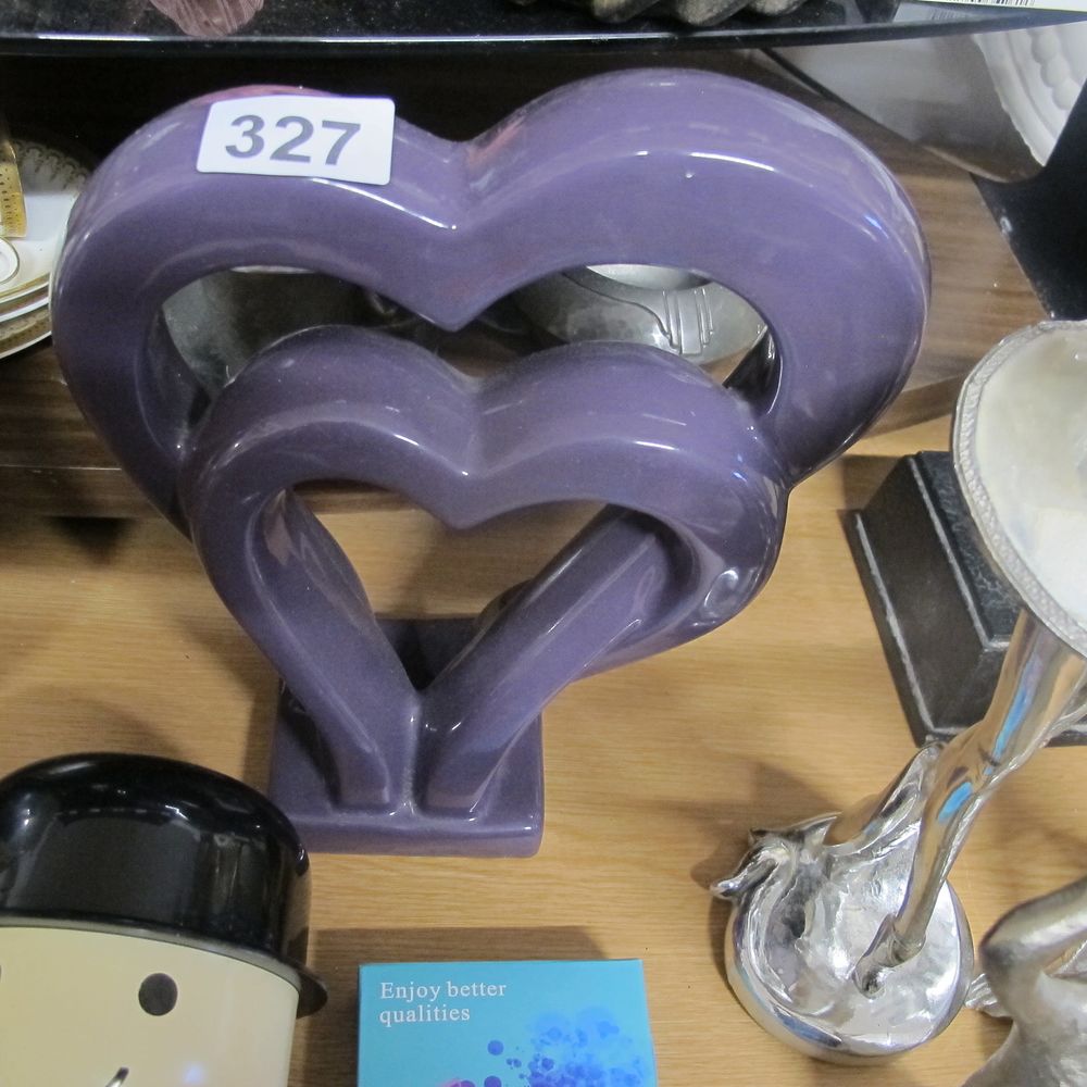 Lot 327: heart ornament