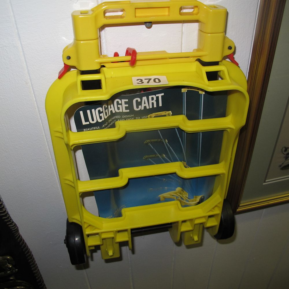 Lot 370: luggage cart
