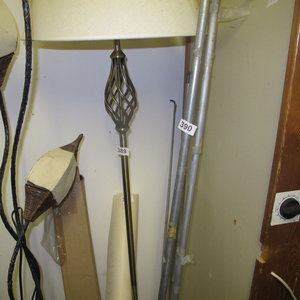 Lot 390: shit standing lamp