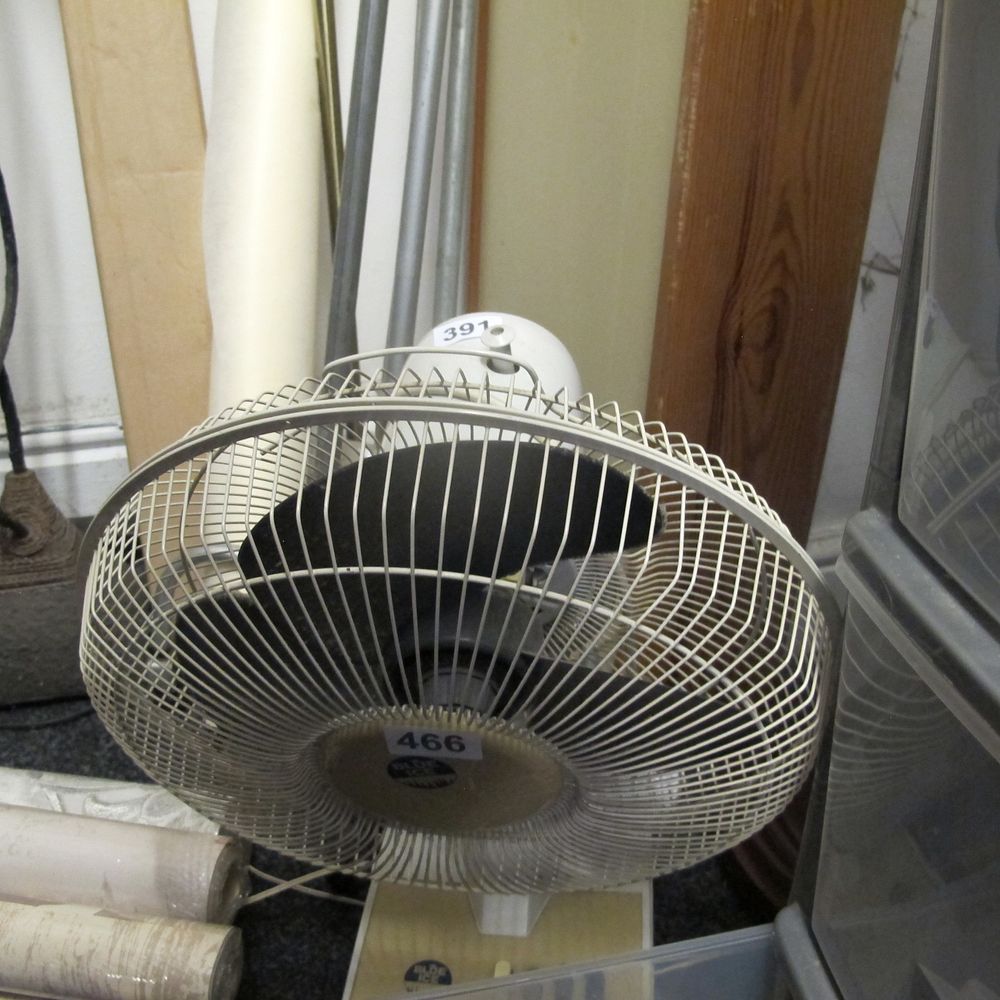 Lot 391: desk fan