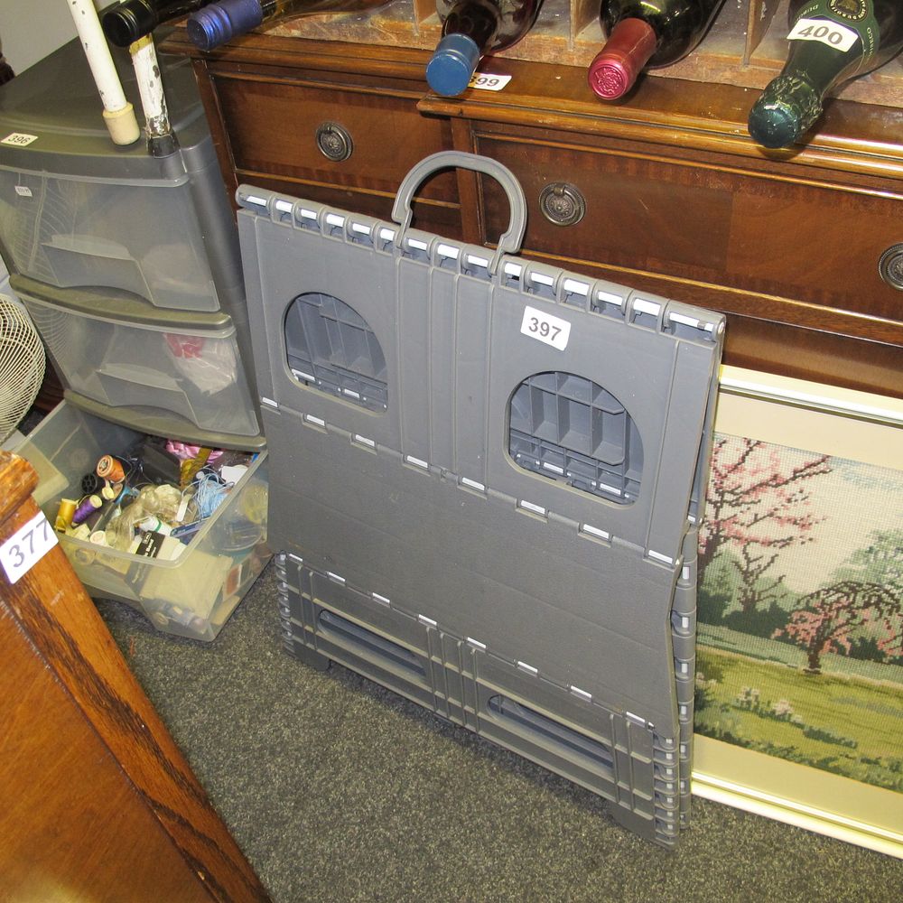 Lot 397: folding box