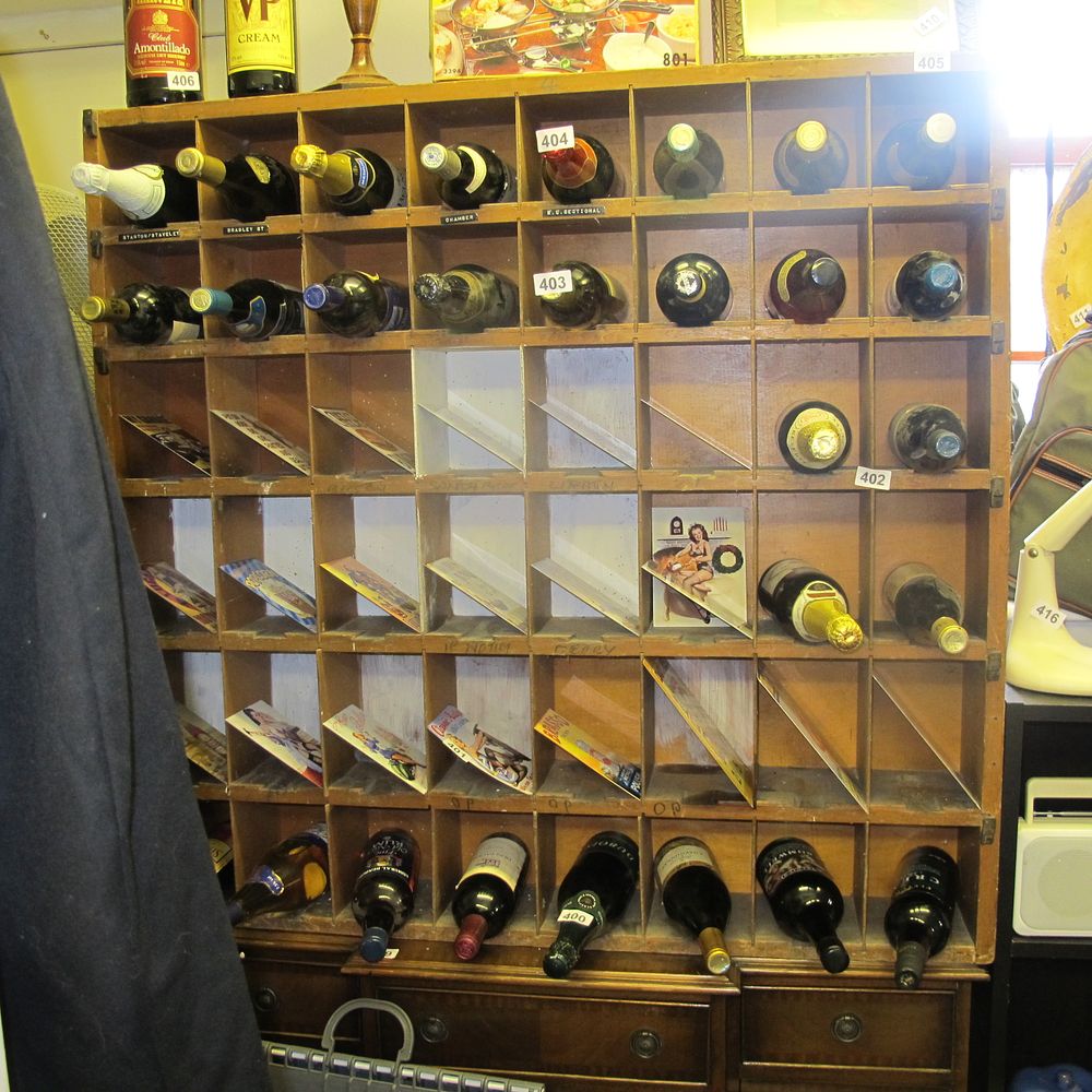 Lot 399: mahogamny sideboard