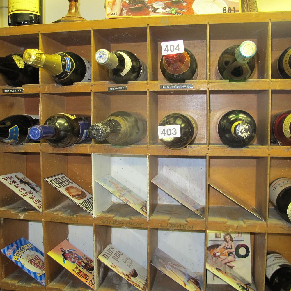 Lot 403: 6 x bottles of alcohol