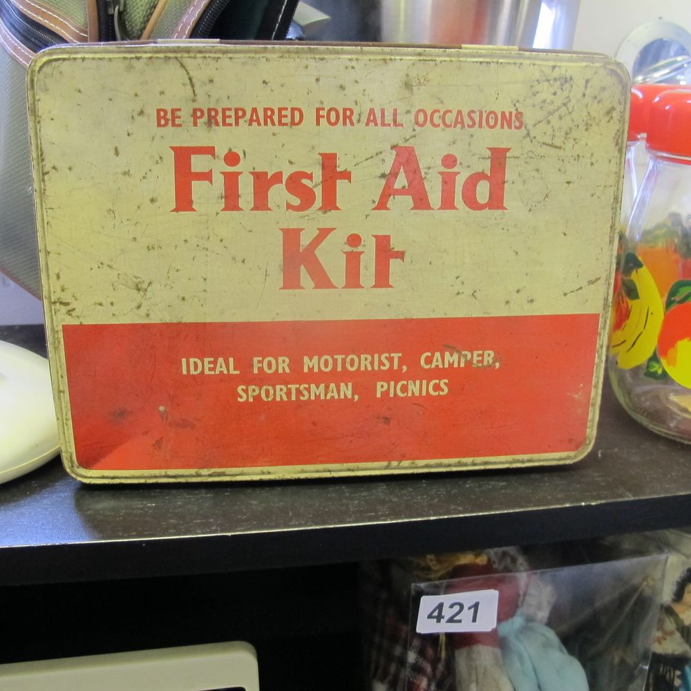 Lot 417: vintage first aid kit tin