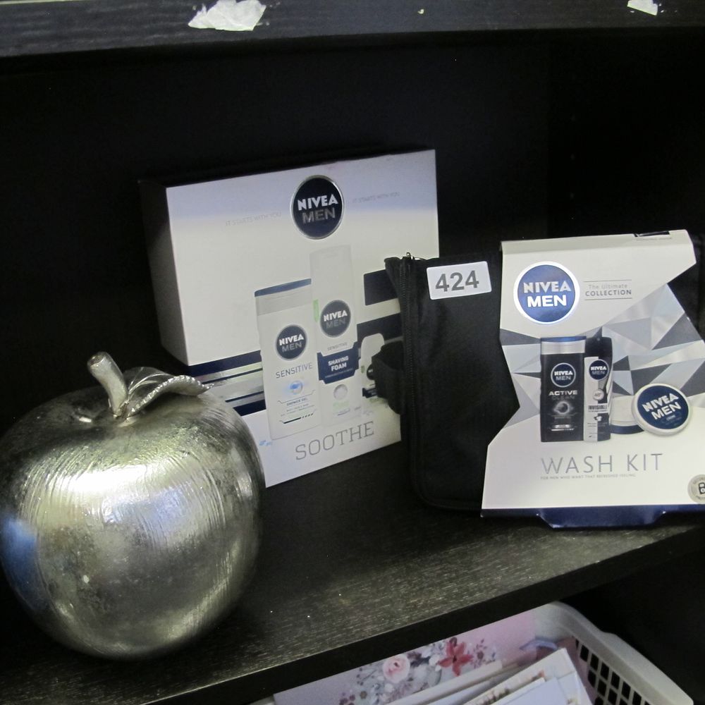 Lot 424: Nivea gift sets
