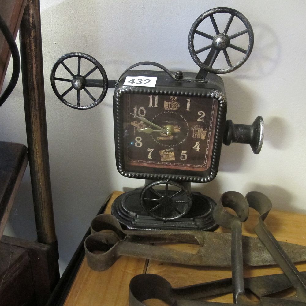 Lot 432: novelty clock