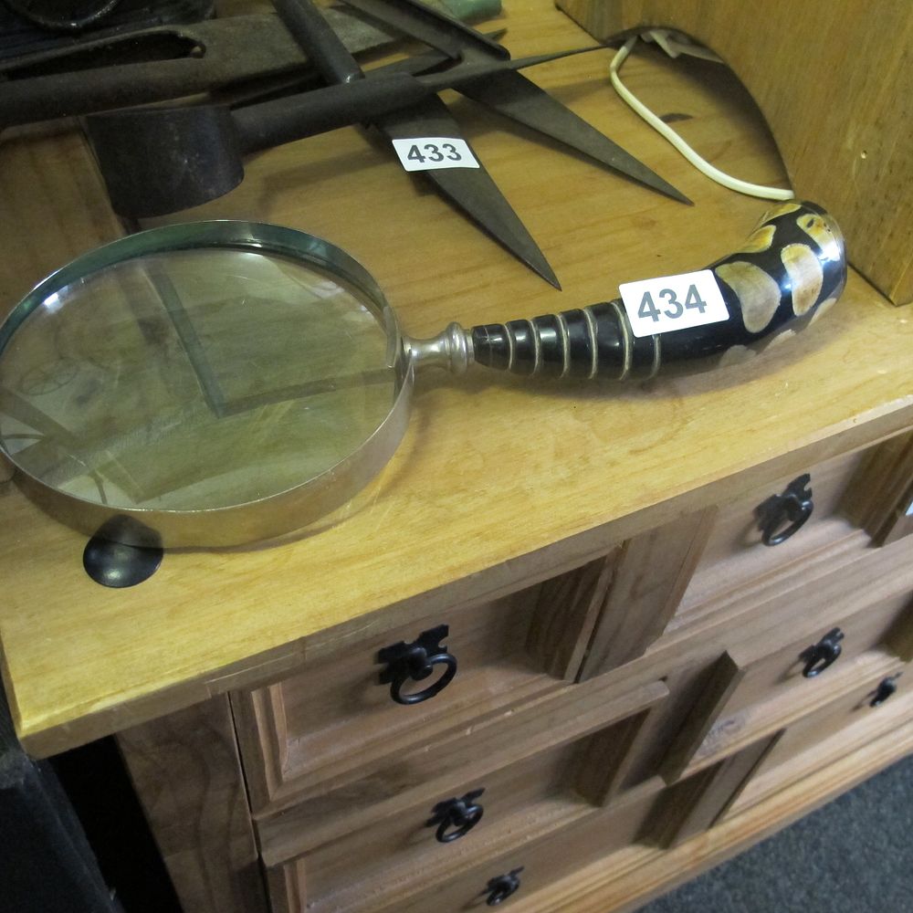 Lot 434: magnifying glass