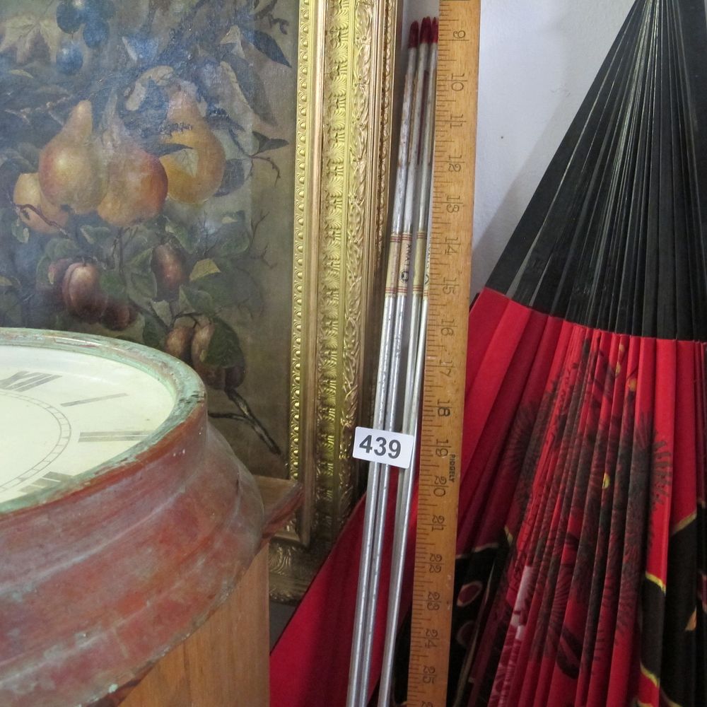 Lot 439: arrows