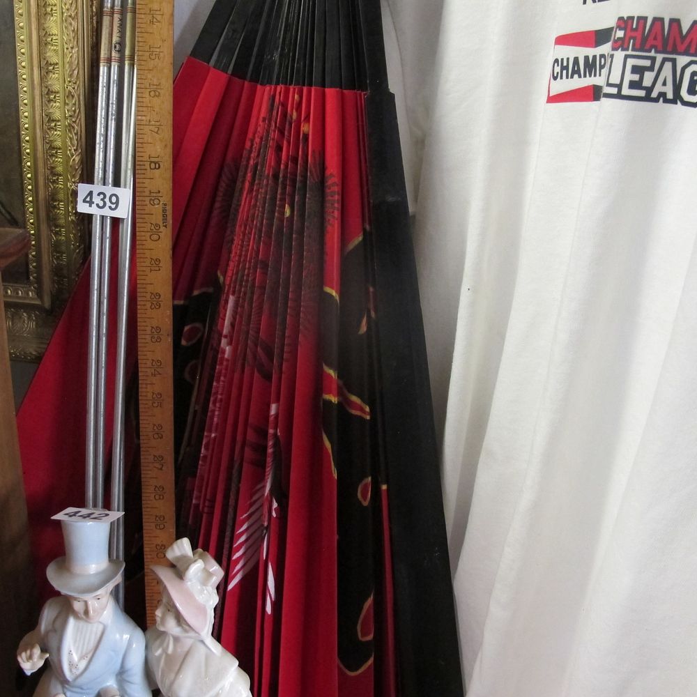 Lot 441: over sized fan