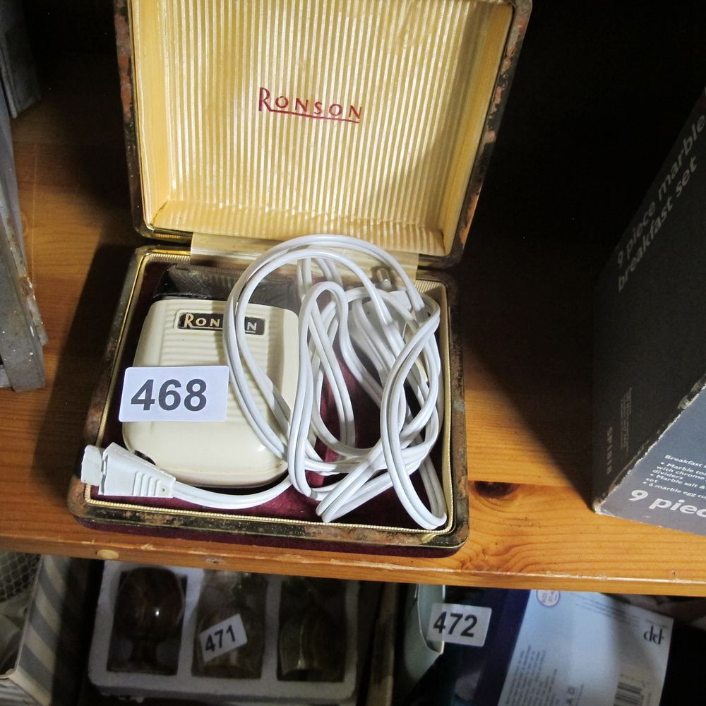 Lot 468: vintage ronson shaver