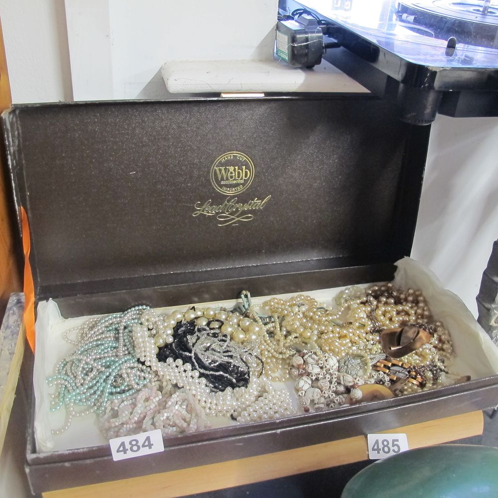 Lot 484: large boxed collection of pearls