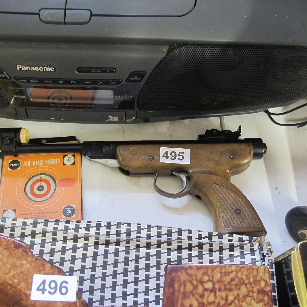 Lot 495: small james bond 177 pistol made in Italy