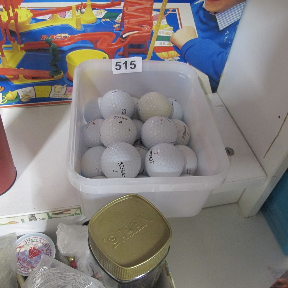 Lot 515: tub of golf balls