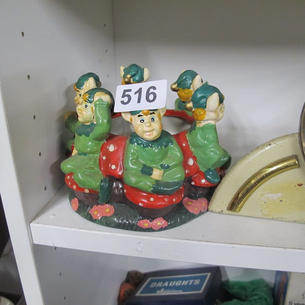 Lot 516: ugly pixie pot