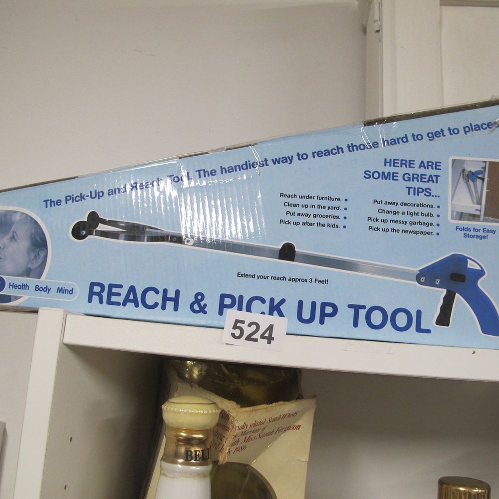 Lot 524: Reach and pick up tool, folds for easy...