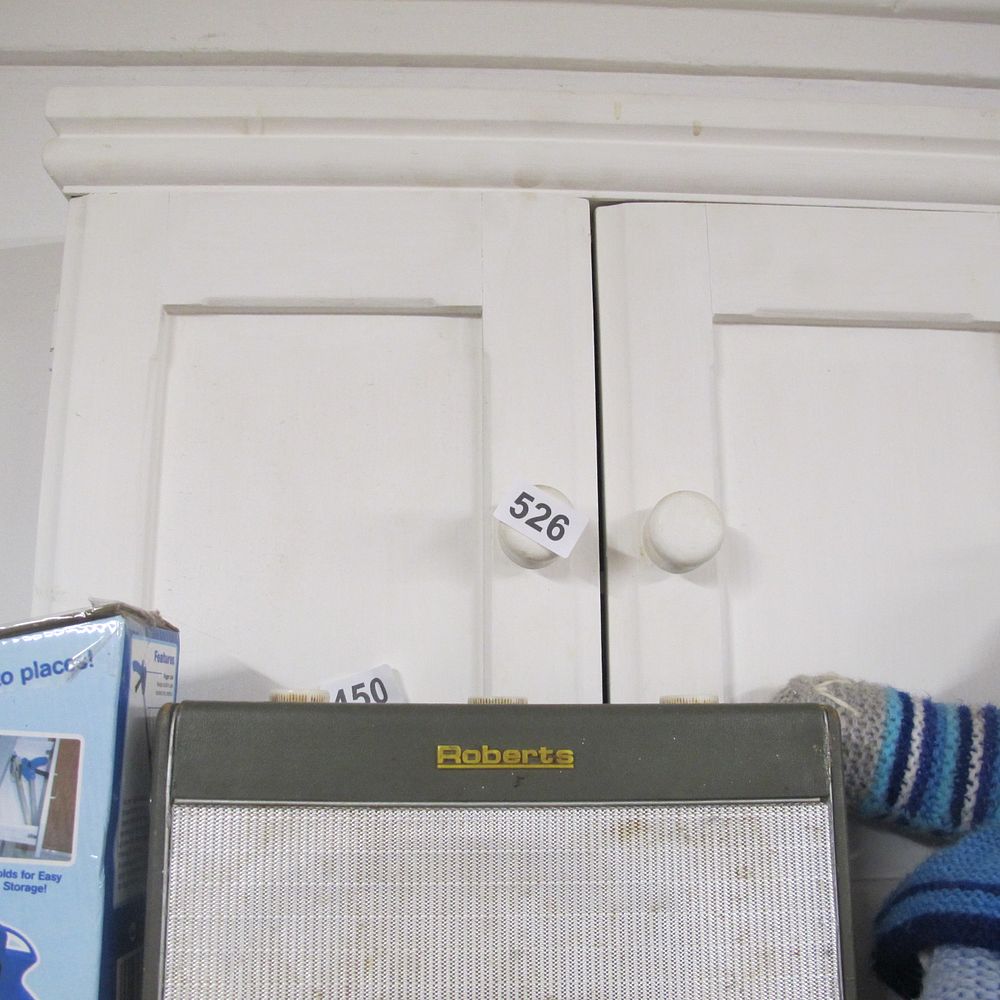 Lot 526: small white cupboard