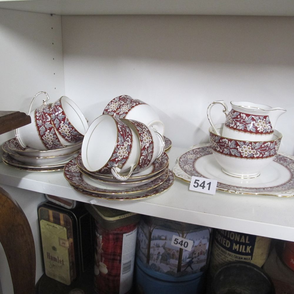 Lot 541: vintage tea set