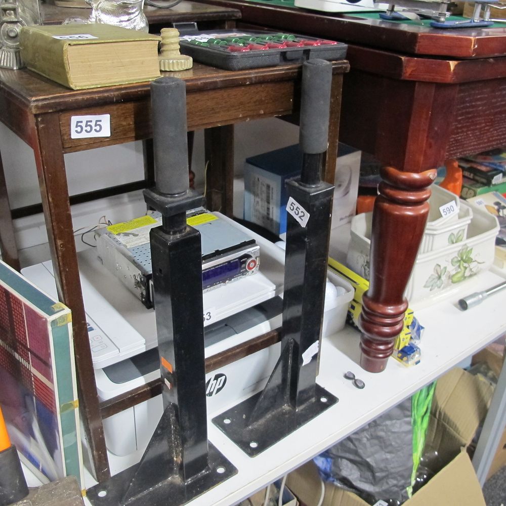 Lot 552: wall mounting bars