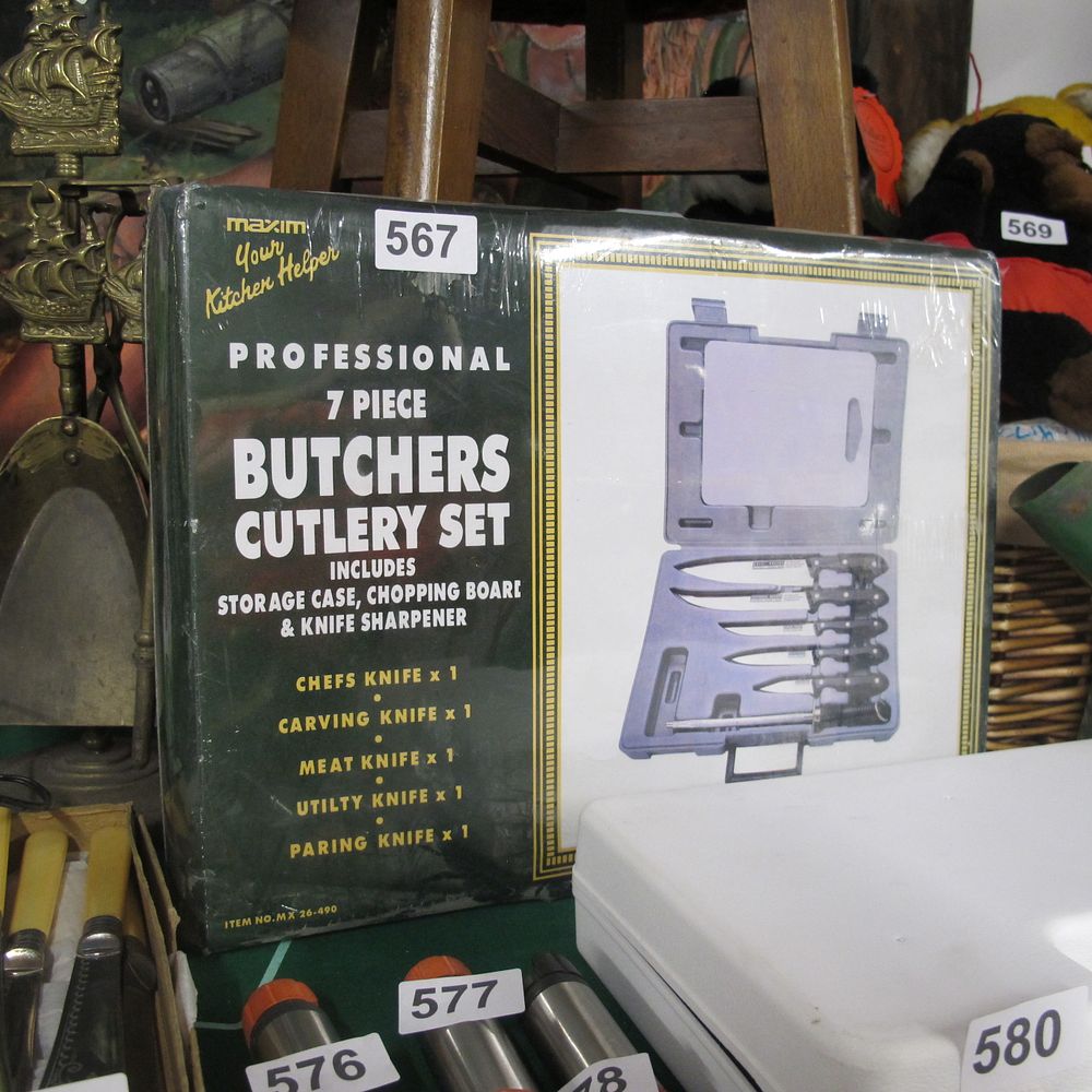 Lot 567: 7 piece butchers cutlery set