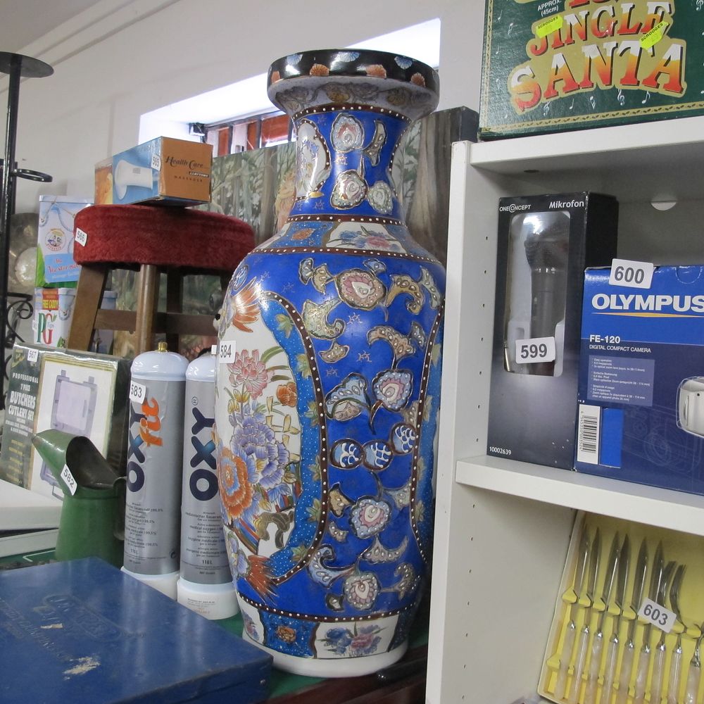 Lot 584: large oriental style satsuma vase