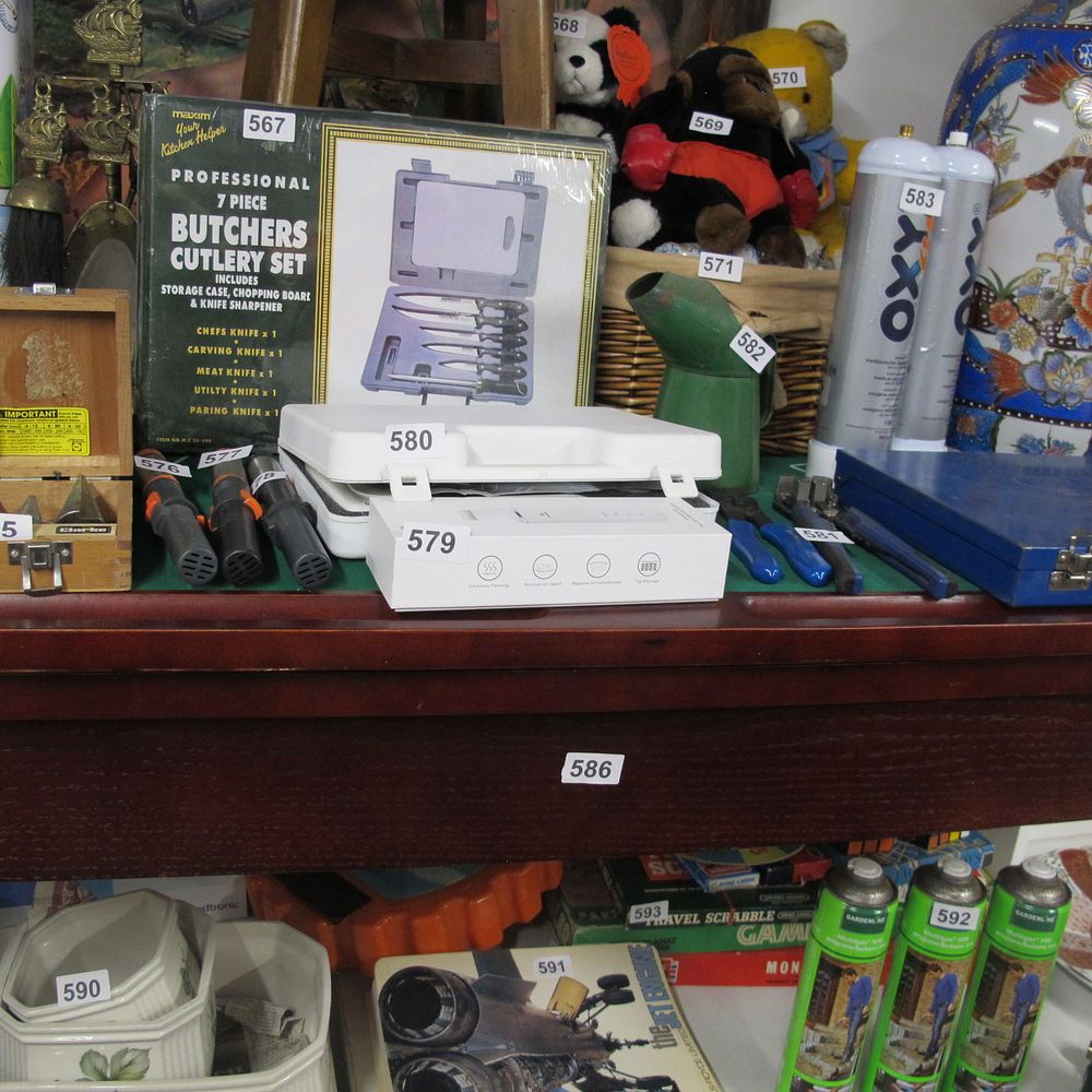 Lot 586: gaming table