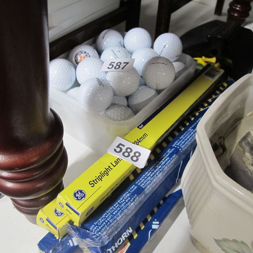 Lot 587: tub of golf balls