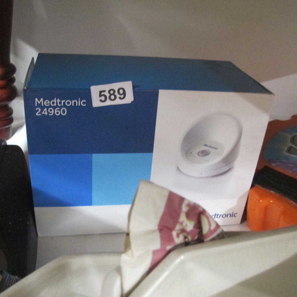 Lot 589: Medtronic 24960 heart monitor