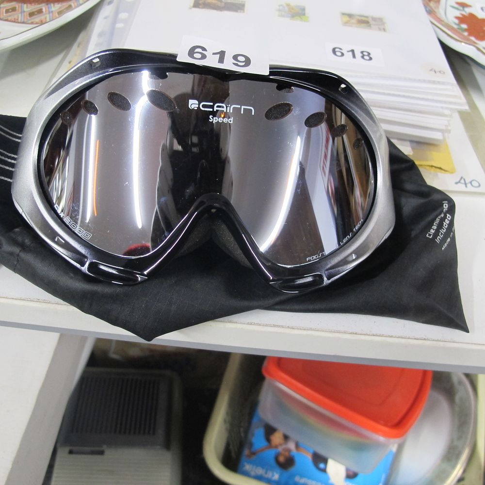 Lot 619: Cairn ski goggles