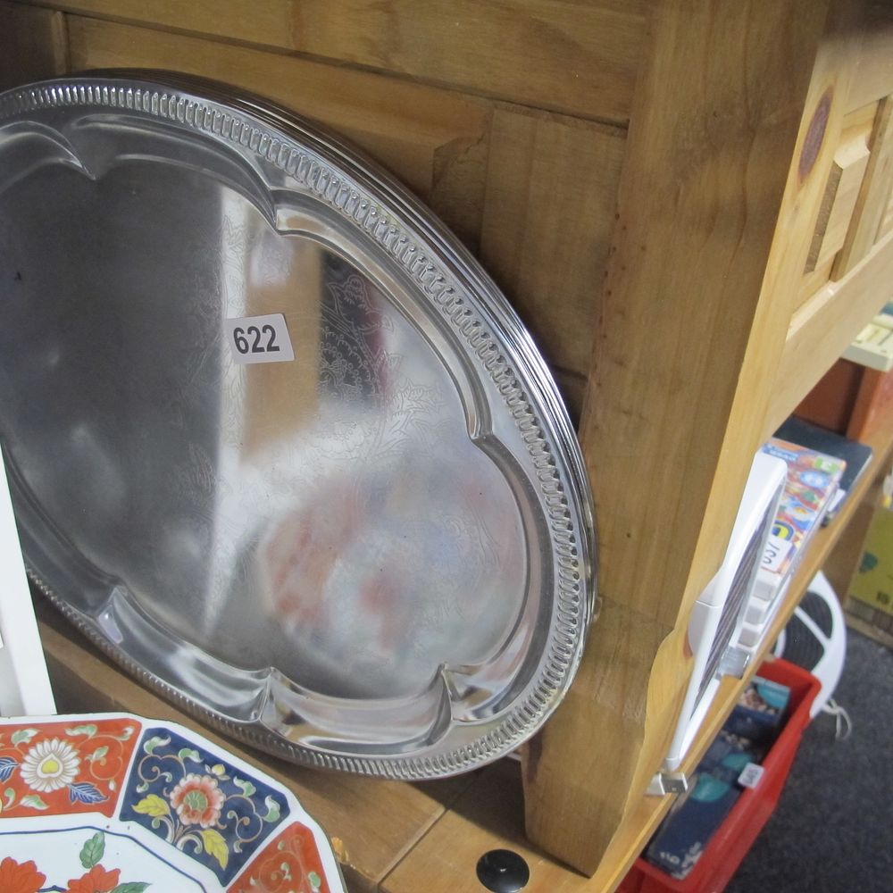 Lot 622: trays