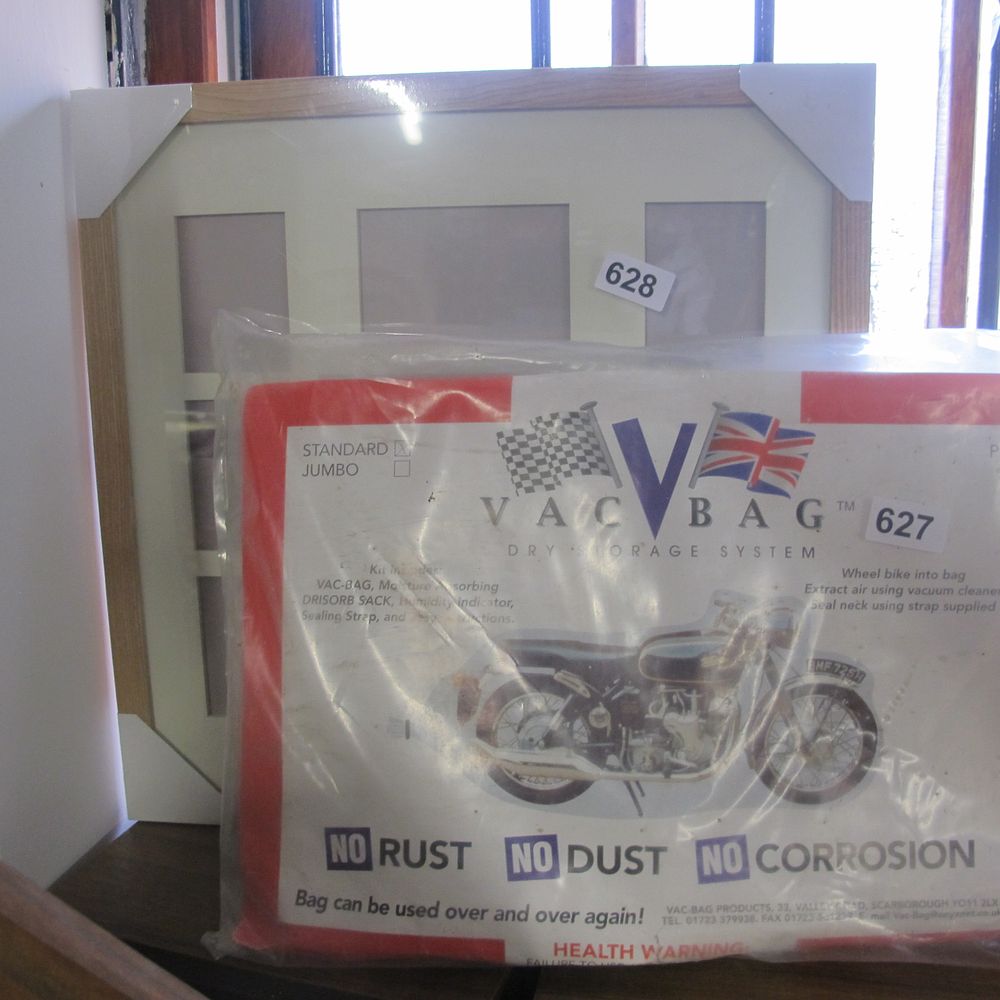 Lot 628: photo frame