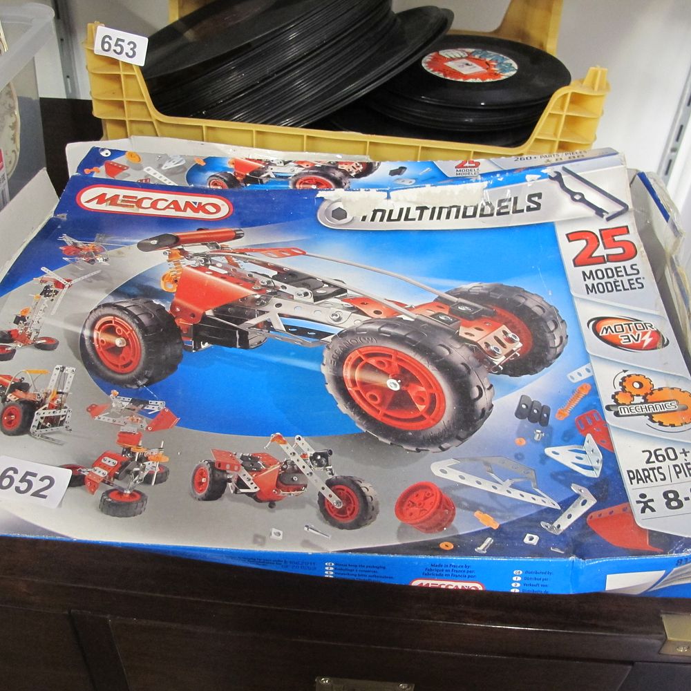 Lot 652: Meccano set