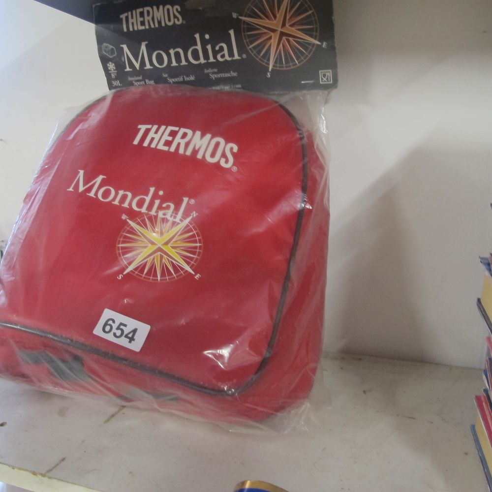 Lot 654: Thermos sports bag