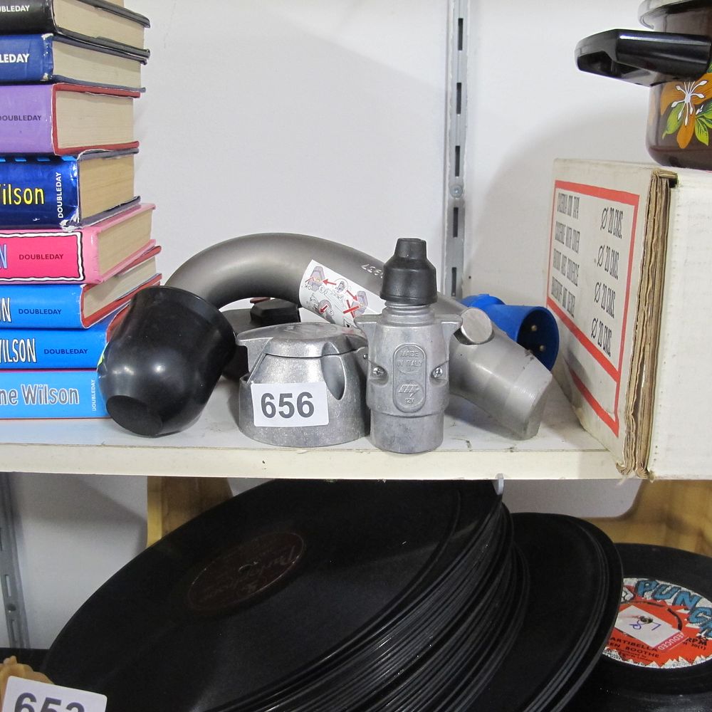 Lot 656: towing items