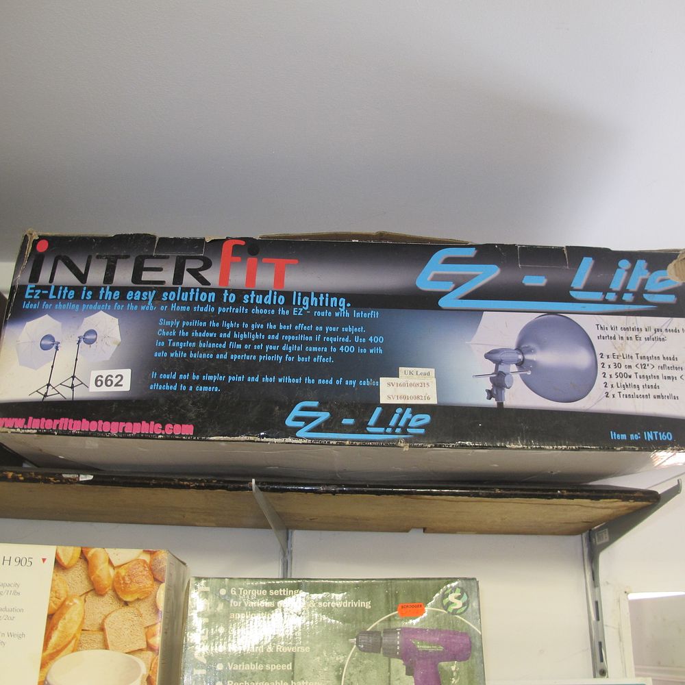 Lot 662: studio lighting