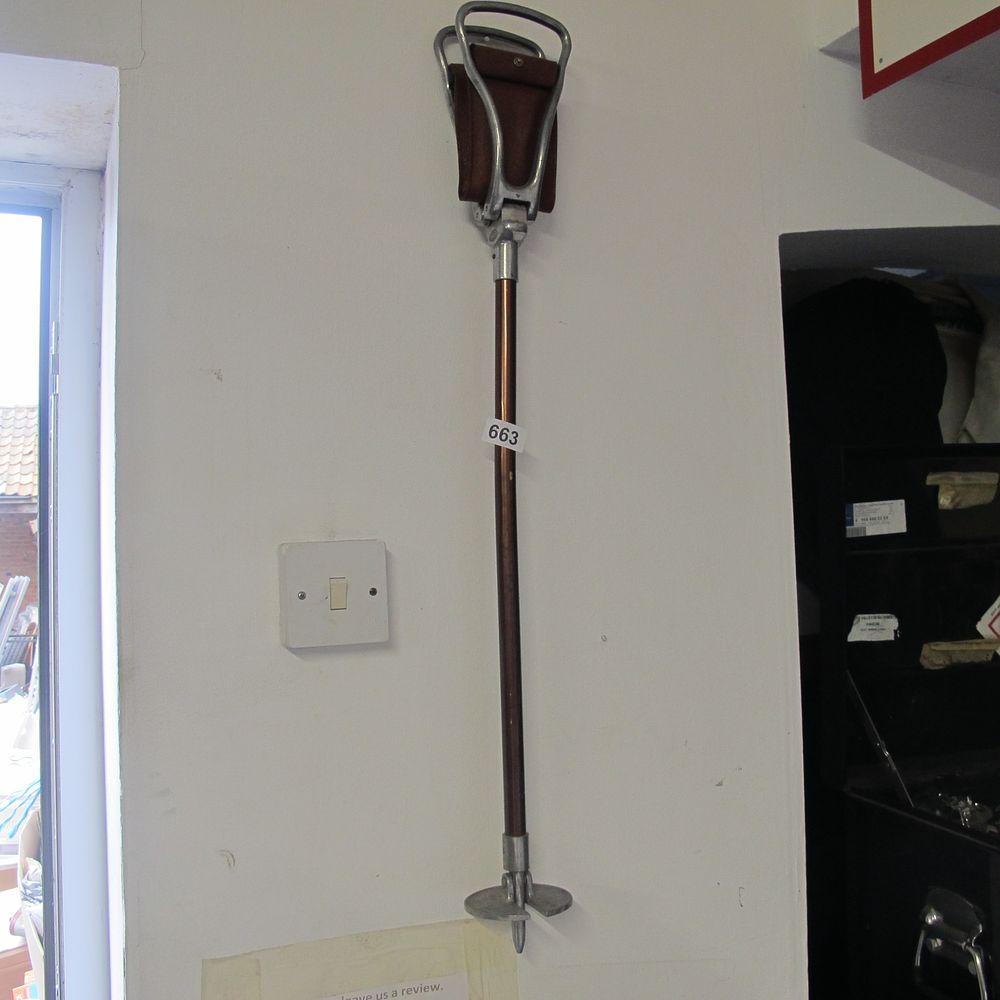 Lot 663: shooting stick