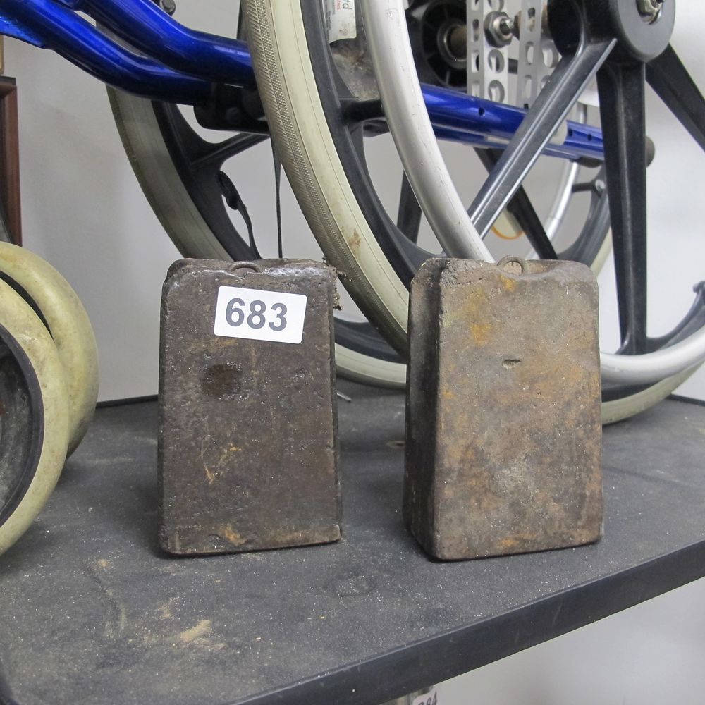 Lot 683: 2 weights