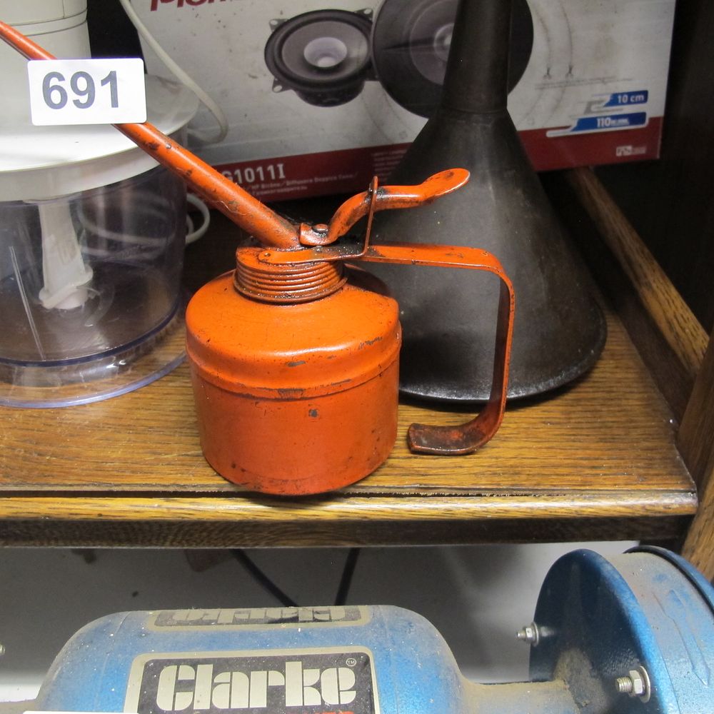 Lot 691: vintage oil can