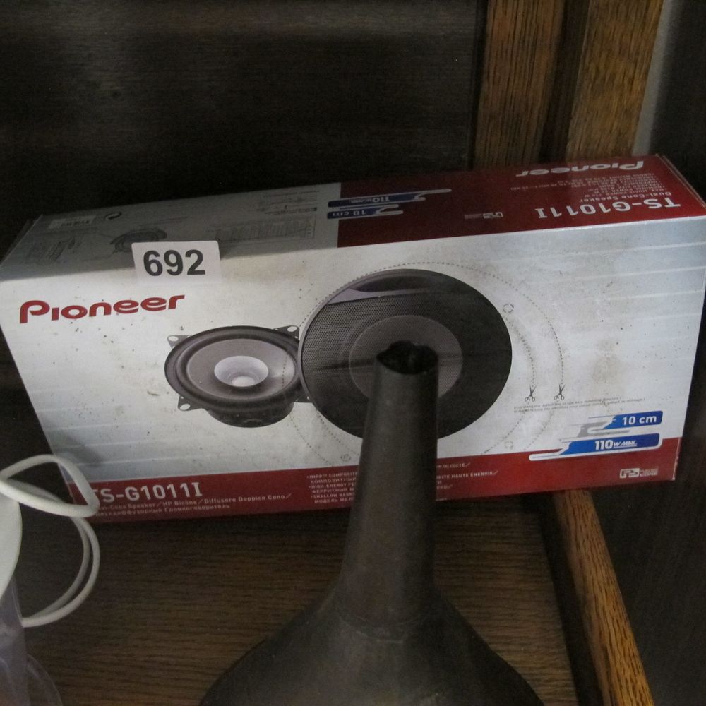 Lot 692: Pioneer car speakers