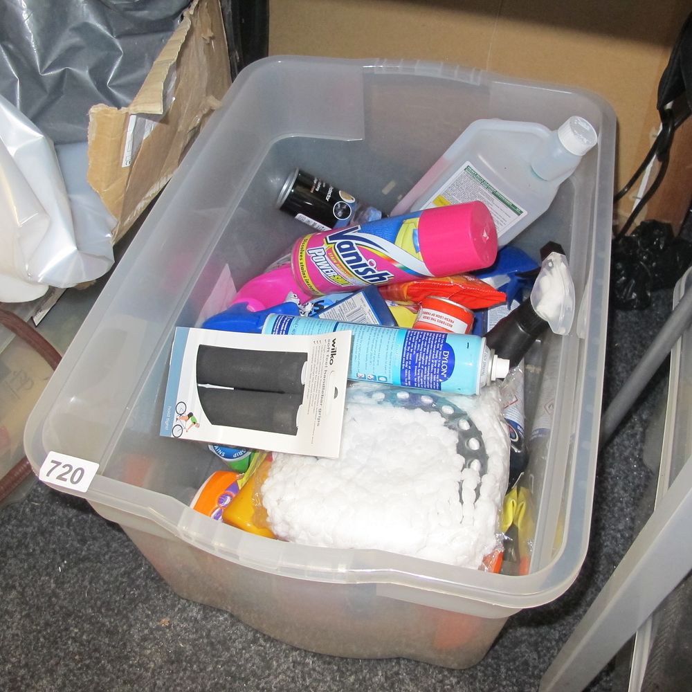 Lot 720: box of misc cleaning products