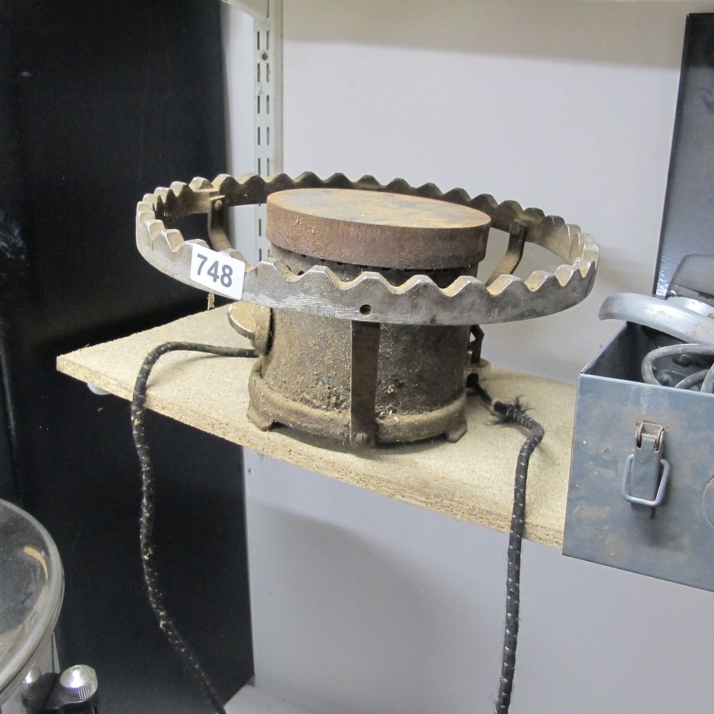 Lot 748: electric heater for man cave tool room