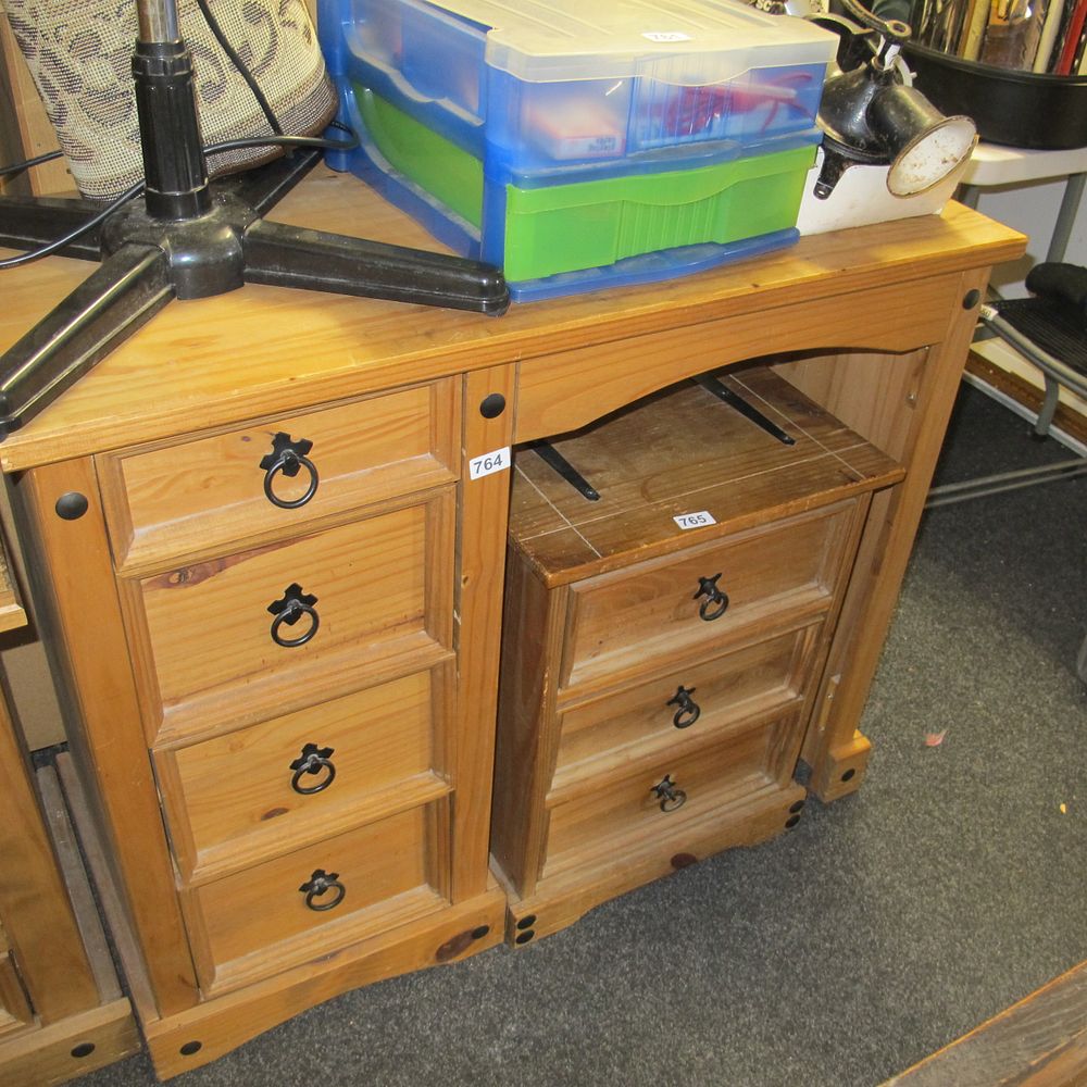Lot 764: corona dressing table