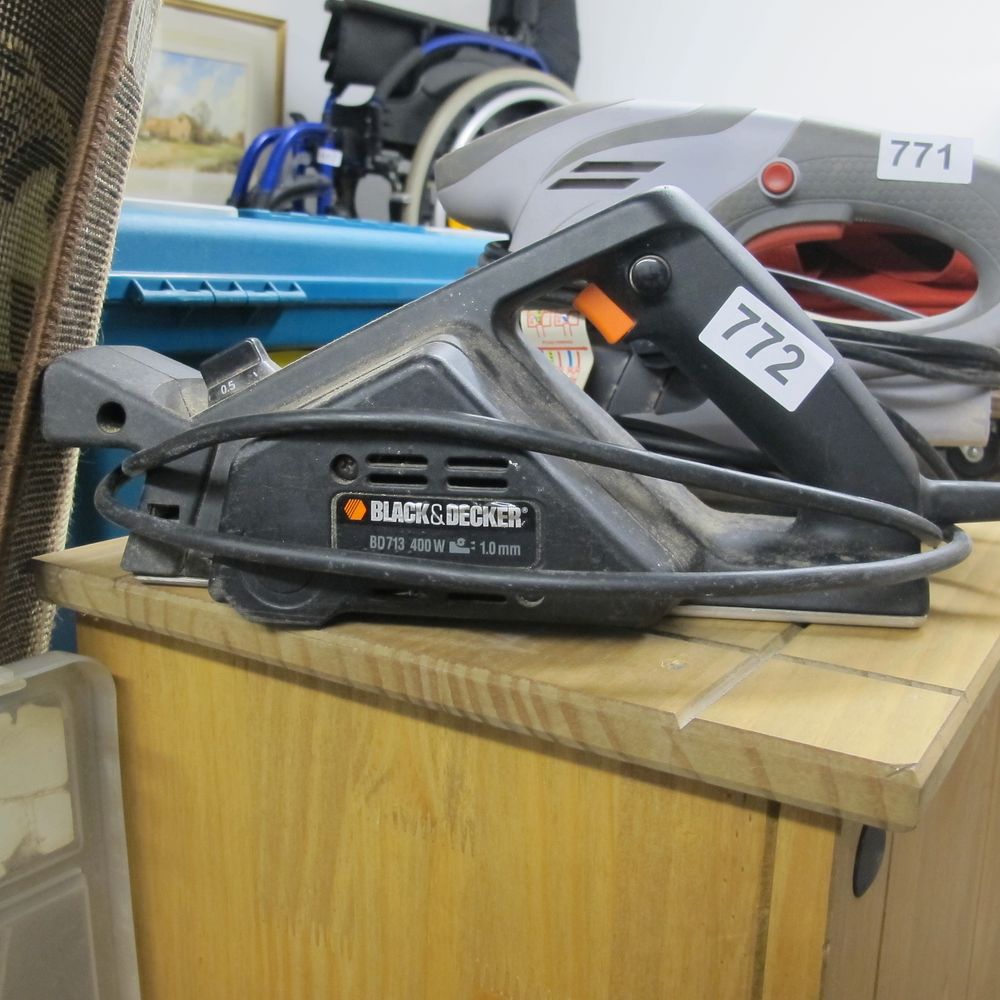 Lot 772: Black & Decker sander