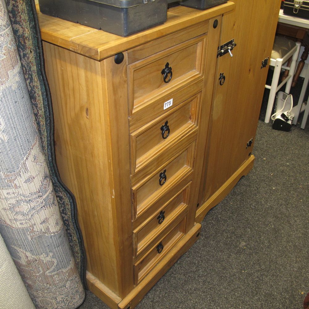 Lot 775: tall corona 5 drawer set