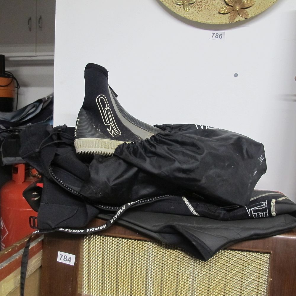 Lot 785: wet suit and boots