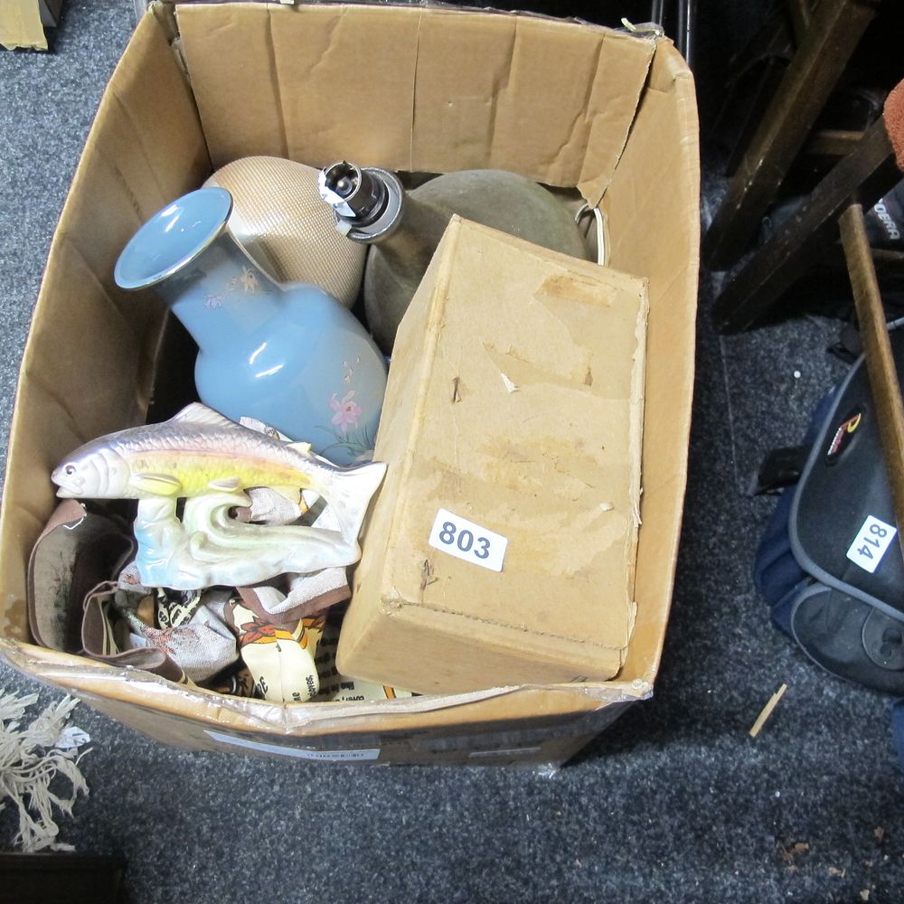 Lot 803: box of misc pottery