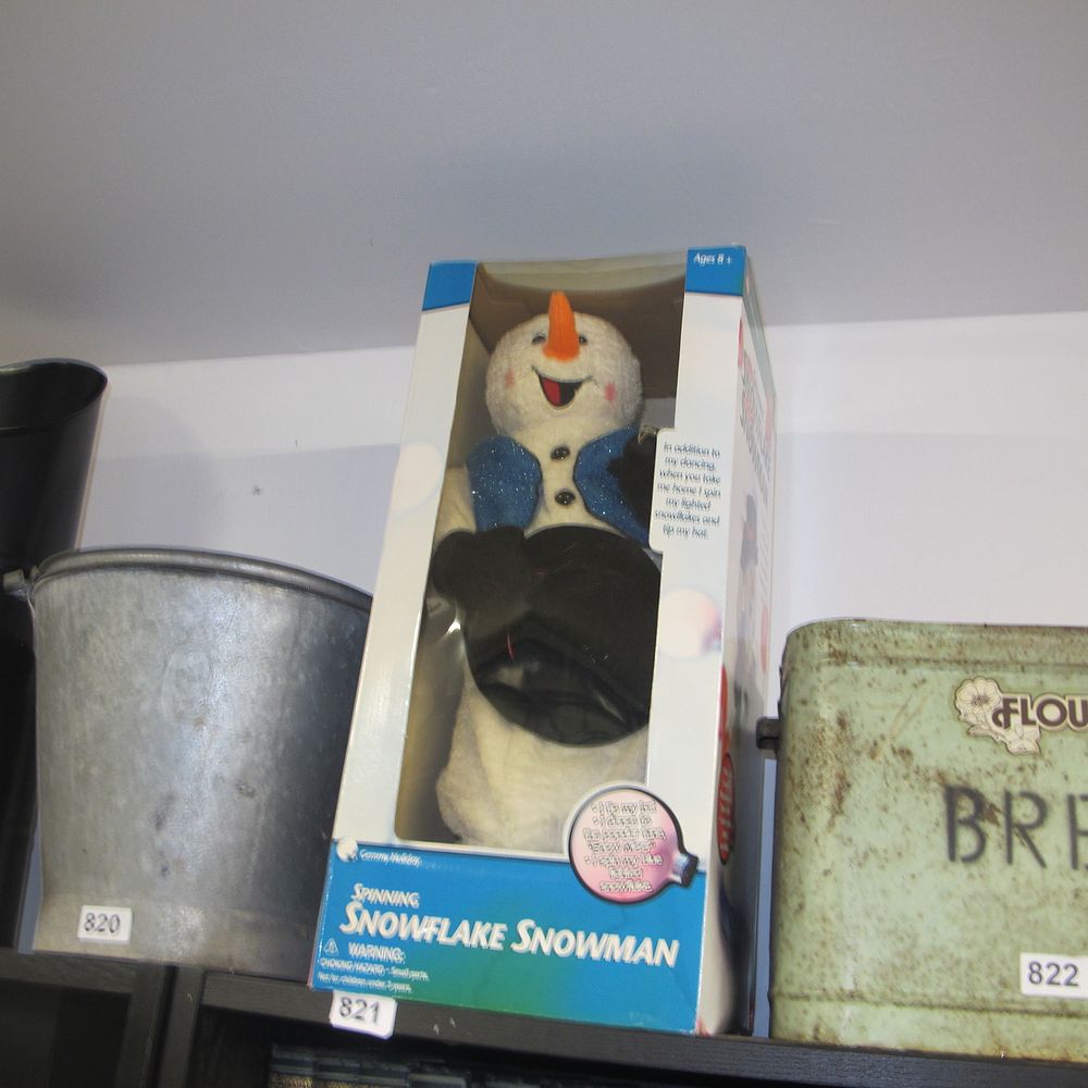 Lot 821: boxed snowman dances