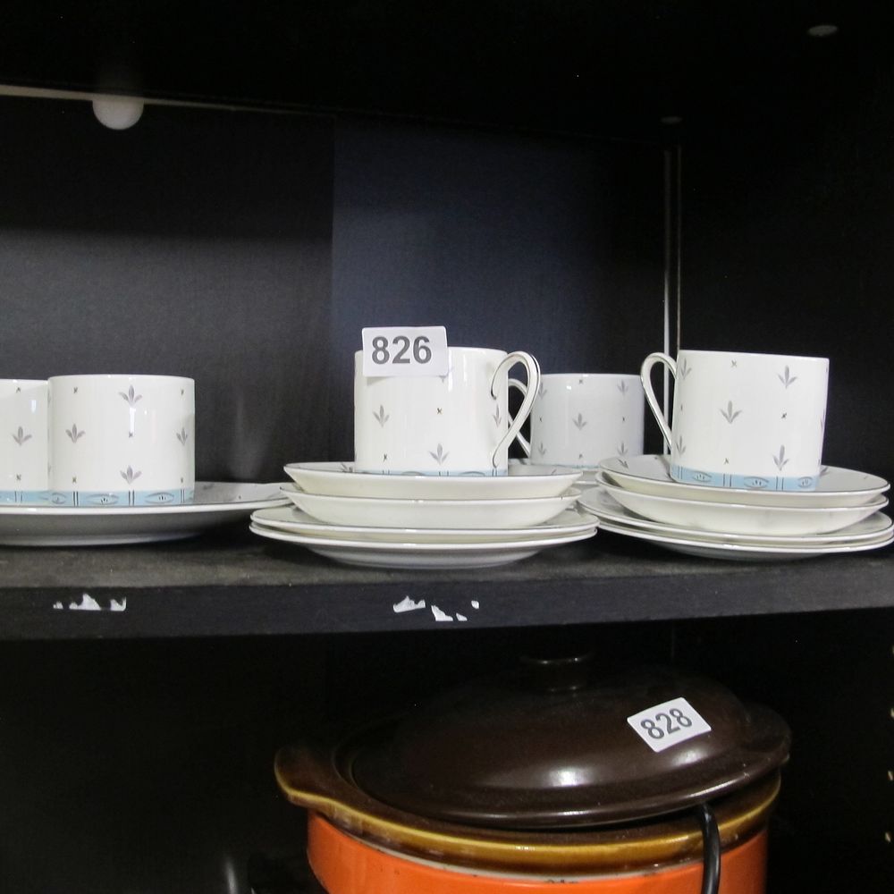 Lot 826: collection of china