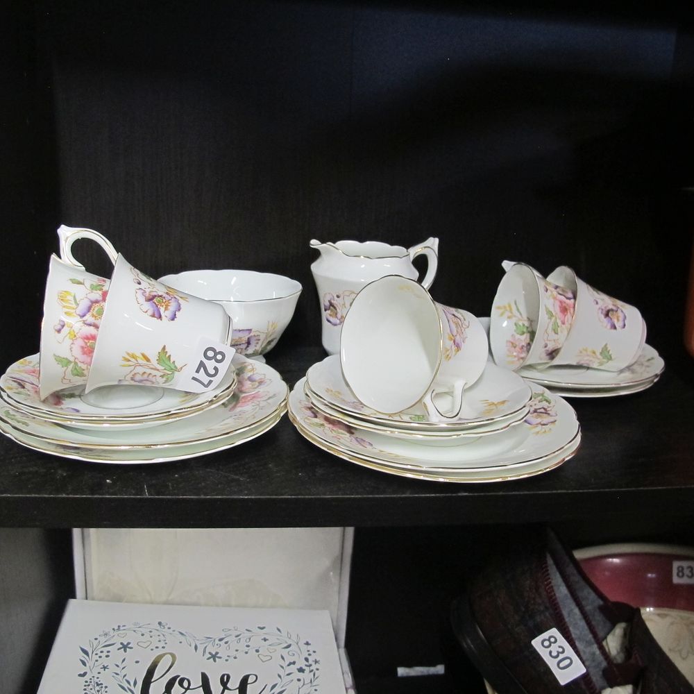 Lot 827: collection of china