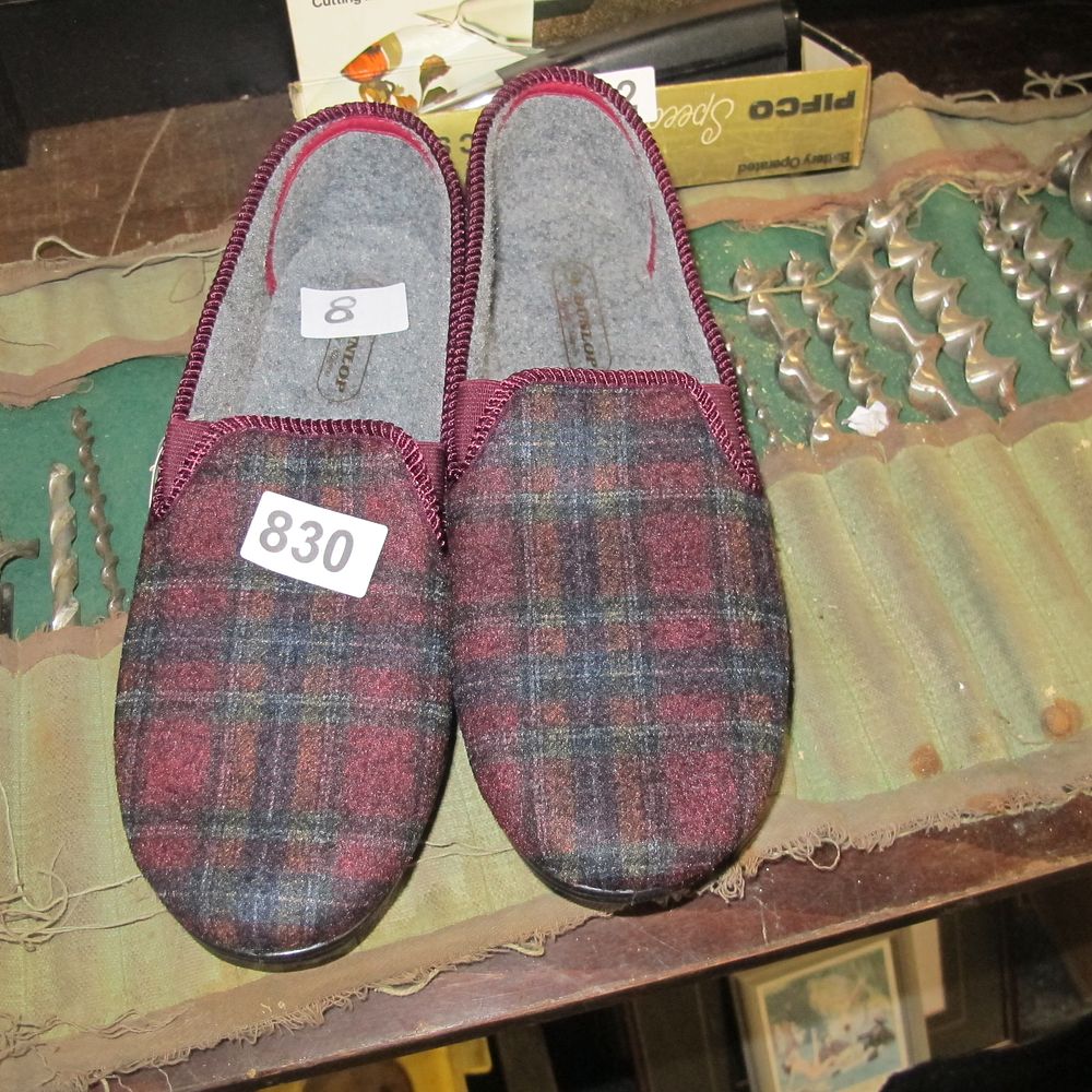 Lot 830: jack the rippers size 8